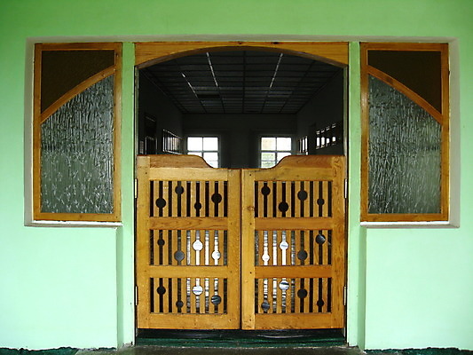 포토 JPG 해외이미지 건축양식 출입구 주택 사람없음 건물 목재 초록색 문 술집 시작 해외202004 해외포토 나무 건축물 건축 컬러 재료 파일형식 이미지허브