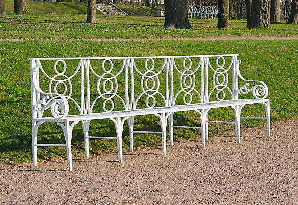 포토 JPG 해외이미지 외관 공원 길 가구 벤치 의자 휴식 잔디 사람없음 야외 장식 초록색 금속 정원 침묵 흰색 화려 철 원예 조경 혼자 해외202004 해외포토 식물 공공시설 컬러 생활용품 컨셉 재질 취미 소리 파일형식 이미지허브