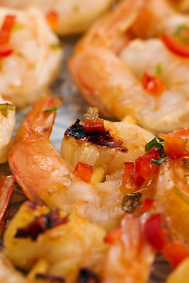 포토 JPG 해외이미지 음료 음식 부분 조개 새우 요리 동양인 사람없음 식사 저녁식사 침묵 튀김 신선 호랑이 꼬치 닫기 맛 그릴 바비큐 굽기 해산물 준비 매움 슛 해외202004 해외포토 컨셉 포유류 모션 주방용품 어패류 갑각류 인종 소리 구이 파일형식 이미지허브