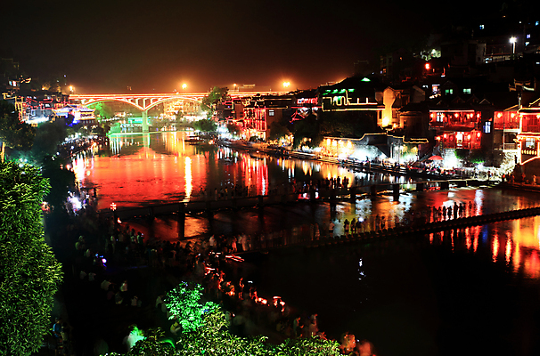 포토 JPG 해외이미지 오렌지 주택 기념 사람없음 건물 목재 빨간색 빛 강 컬러풀 반사 파티 여행객 마을 식당 중국 모임 도시 바 야간 작음 네온 타운 봉황 블러 옛날 해외202004 해외포토 자연요소 나무 건축물 아시아 컬러 과일 재료 사람 이벤트 상점 크기 파일형식 이미지허브