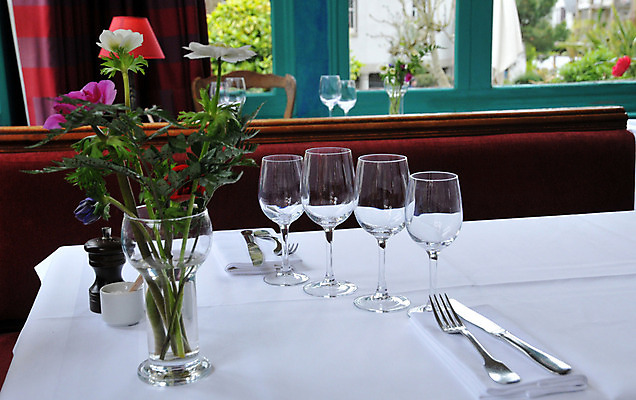 포토 JPG 해외이미지 유럽 유리 탁자 사람없음 식당 프랑스 그림 해외202004 해외포토 나라 가구 재질 상점 파일형식 이미지허브