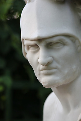 포토 JPG 해외이미지 남자 문화 얼굴 조각 미술 사람 사람없음 세로 조각상 이탈리아 바위 흰색 클래식 헬멧 로마 싱글 전쟁 과거 대리석 신화 전사 그리스인 로마인 스타일 해외202004 해외포토 서양인 유럽 컬러 컨셉 재료 문화예술 인종 신체부위 조형물 돌_바위 보호장비 파일형식 이미지허브