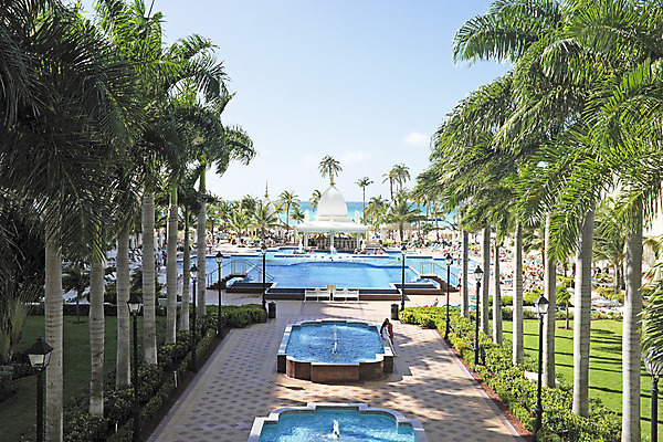 포토 JPG 해외이미지 라이프스타일 바다 여행 의자 하늘 호텔 휴가 휴식 건강 파노라마 사람없음 물 여름 파란색 빛 햇빛 수영 침묵 꿈 고급 우아함 휴양지 장면 파라다이스 해외202004 해외포토 자연요소 계절 컬러 가구 컨셉 숙소 촬영기법 생활 태양 소리 장소 수상스포츠 파일형식 이미지허브