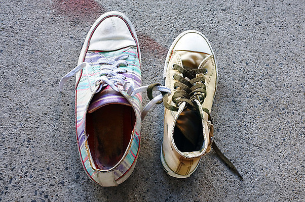 포토 JPG 해외이미지 모델 라이프스타일 옷 스포츠 백그라운드 운동화 신발 컨셉 2 거리 바닥 부츠 사람없음 파란색 달리기 조깅 운동 유행 검은색 장비 야구 수확 도시 쌍 클래식 작음 큼 복고 캔버스 시멘트 찢어짐 고무 그런지 양발 중고 콘크리트 스타일 해외202004 해외포토 컬러 농업 모션 건강 생활 구기 크기 파일형식 이미지허브