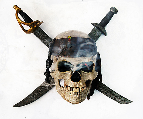 포토 JPG 해외이미지 전통 백그라운드 컨셉 십자가 뼈 골격 경고 사람 사람없음 머리 검은색 어둠 죽음 칼 치아 위험 무서움 심볼 사인 질감 영토 해적 불법복제 외교 해골모형 해외202004 해외포토 감정 컬러 신체부위 모형 소화기관 도둑 파일형식 이미지허브