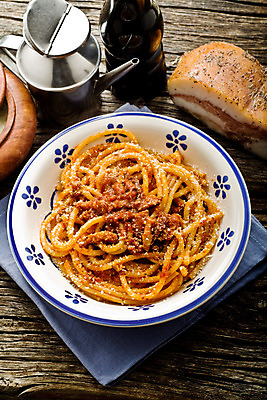 포토 JPG 해외이미지 토마토 재료 베개 파스타 스파게티 사람없음 목재 시골 햄 레시피 토마토소스 마카로니 해외202004 해외포토 나무 채소 침구 서양음식 육류 소스_음식 파스타면 파일형식 이미지허브