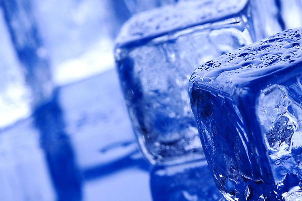 포토 JPG 해외이미지 하늘색 백그라운드 벽돌 사람없음 물 파란색 냉동 얼음 추위 물방울 닫기 떨어짐 시원함 큐브 서리 결정체 냉동고 해외202004 해외포토 자연요소 컬러 컨셉 모션 파일형식 이미지허브