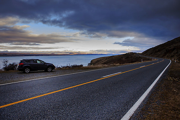 포토 JPG 해외이미지 구름 도로 호수 선 여행 자동차 자연 하늘 풍경 사람없음 파란색 운전 아스팔트 땅 뉴질랜드 장면 내추럴 대여 렌탈 임대 해외202004 해외포토 자연요소 길 육상교통 컬러 교통시설 모션 경제 오세아니아 생태계 파일형식 이미지허브