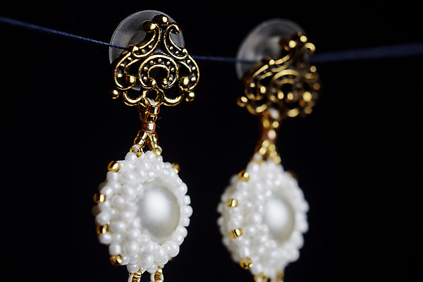 포토 JPG 해외이미지 전통 접시 손 여자 문화 바다 백그라운드 패턴 비즈니스 목걸이 장신구 팔찌 건강 선물 미술 사람없음 장식 빛 세트 유행 귀걸이 검은색 장비 흰색 황금 고급 정상 보석 수집 오브젝트 복고 내추럴 핸드메이드 스타일 해외202004 해외포토 식기 컬러 컨셉 무늬 문화예술 사람 신체부위 광석 파일형식 이미지허브