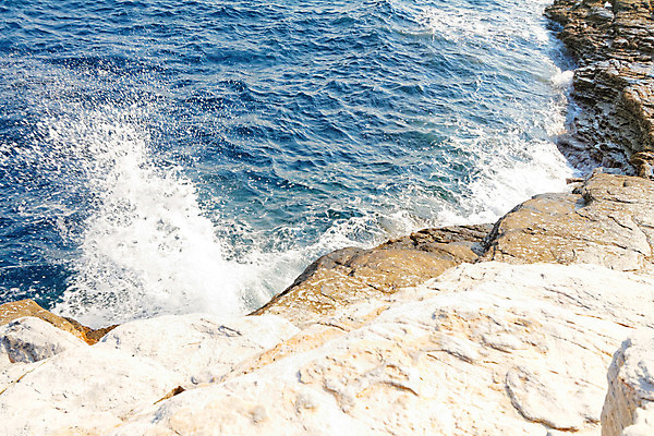 포토 JPG 해외이미지 구름 파도 바다 섬 여행 자연 휴가 휴식 산 풍경 사람없음 물 여름 파란색 컬러풀 반사 평화 침묵 신선 서핑 그리스 휴양지 내추럴 터키석 파라다이스 해외202004 해외포토 자연요소 계절 유럽 컬러 컨셉 소리 장소 수상스포츠 보석 생태계 파일형식 이미지허브