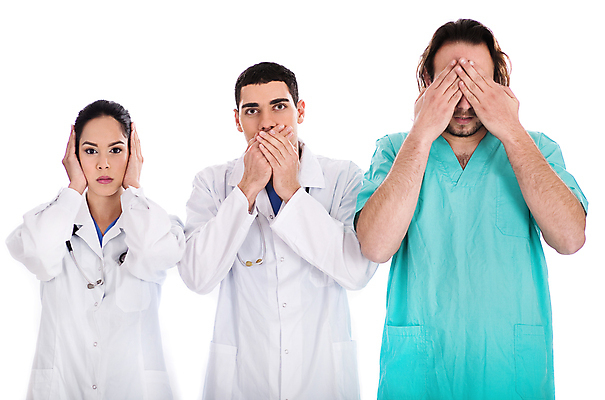 포토 JPG 해외이미지 백인 직업 여자 남자 백그라운드 유니폼 청진기 노동자 건강 병원 3 서기 사람 동양인 성인 세명 사무실 약 의사 코트 흰색 업무 중앙 인도인 동료 직원 카피스페이스 해외202004 해외포토 서양인 외국인 옷 컬러 비즈니스 의학 관계 의료기기 모션 인종 공백 외투 의료진 작업 파일형식 이미지허브