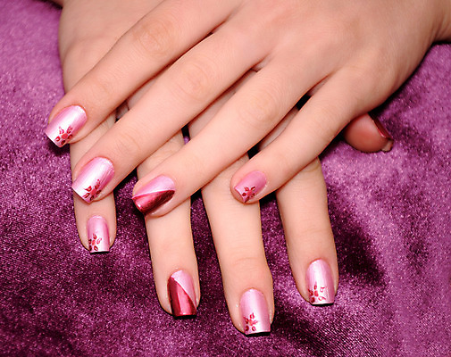 포토 JPG 해외이미지 손 여자 성인 사람없음 가로 빨간색 수건 화장품 흰색 손톱관리 손톱 대나무 순수 매니큐어 위생관리 해외202004 해외포토 나무 컬러 컨셉 관리 사람 신체부위 위생용품 뷰티 네일아트 파일형식 이미지허브