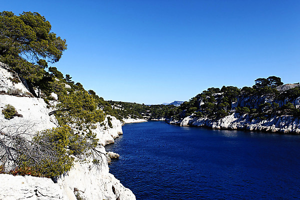 포토 JPG 해외이미지 바다 여행 하늘색 휴가 풍경 사람없음 관광지 항구 프랑스 소나무 지중해 언덕 포트 갈비뼈 남쪽 석호 마르세유 해외202004 해외포토 나무 유럽 교통시설 뼈 파란색 방향 파일형식 이미지허브