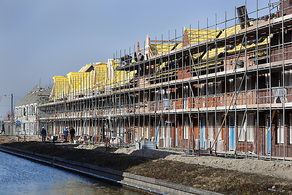 포토 JPG 해외이미지 외관 산업 건축양식 지붕 벽돌 노동자 새로움 주택 사람없음 물 블록 도시 업무 재산 땅 네덜란드 이웃 발판 배수구 개발 해외202004 해외포토 자연요소 직업 건축 유럽 컨셉 건물 금융 작업 파일형식 이미지허브