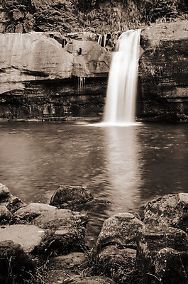 포토 JPG 해외이미지 나무 공원 호수 여행 자연 풍경 사람없음 야외 세로 물 파란색 강 갈색 노란색 평화 환경 검은색 폭포 젖음 흐름 가을 바위 흰색 신선 개울 황무지 떨어짐 숲 열대우림 당구 장면 내추럴 해외202004 해외포토 자연요소 식물 계절 공공시설 컬러 컨셉 구기 돌_바위 생태계 파일형식 이미지허브