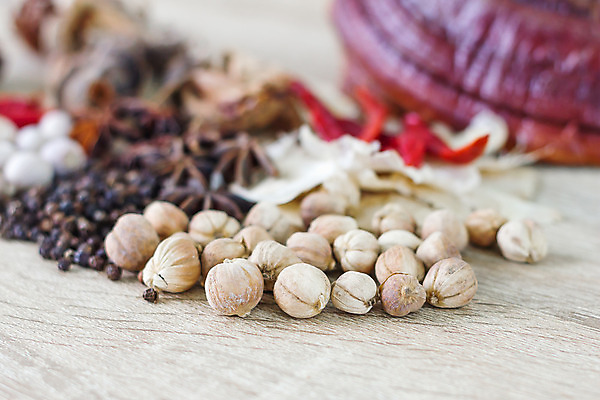 포토 JPG 해외이미지 음식 컨셉 재료 태국 고추 탁자 파프리카 건조 건강 마늘 요리 씨앗 동양인 사람없음 목재 빨간색 버섯 뜨거움 양념 허브 향신료 유기농 매움 아로마 향 레시피 후추 아로마테라피 시나몬 카피스페이스 해외202004 해외포토 나무 식물 웰빙 아시아 컬러 가구 채소 인종 공백 맛 테라피 향미료 파일형식 이미지허브