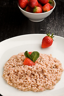 포토 JPG 해외이미지 음식 딸기 밥 사람없음 사발 샴페인 민트 냅킨 리조또 해외202004 해외포토 과일 주류 사기그릇 허브 파일형식 이미지허브