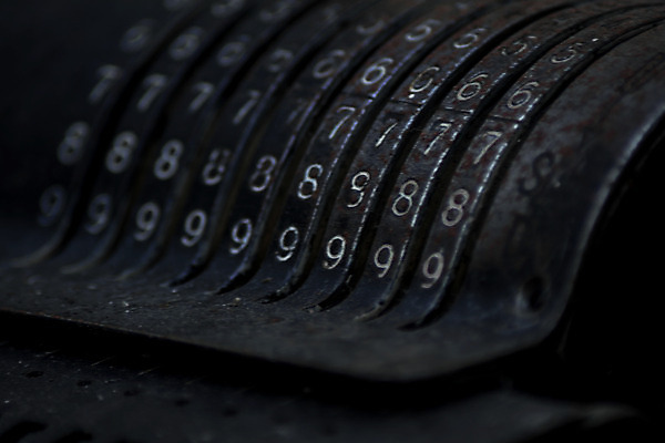 포토 JPG 해외이미지 디자인 선 돈 사람없음 금융 파란색 컴퓨터 숫자 세일 상점 금속 기계 장비 회색 수확 흰색 수학 계산 닫기 부식 복고 아날로그 계산원 구식 옛날 조작 철강 특별함 해외202004 해외포토 직업 문자 컬러 컨셉 농업 교과목 모션 재질 경제 전자제품 재산 파일형식 이미지허브