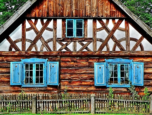 포토 JPG 해외이미지 전통 벽 백그라운드 건축양식 창문 유리 부동산 주택 프레임 사람없음 건물 목재 파란색 폴란드 옛날 해외202004 해외포토 나무 건축물 건축 유럽 컬러 재료 재질 재산 파일형식 이미지허브