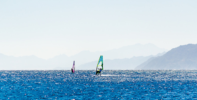 포토 JPG 해외이미지 계절 스포츠 파도 바다 여행 백그라운드 자연 하늘 휴가 열대 산 항해 이집트 풍경 사람없음 물 여름 파란색 뜨거움 서핑 승차 휴양지 암초 홍해 수평선 해외202004 해외포토 자연요소 컬러 배_교통 모션 아프리카 장소 수상스포츠 생태계 파일형식 이미지허브
