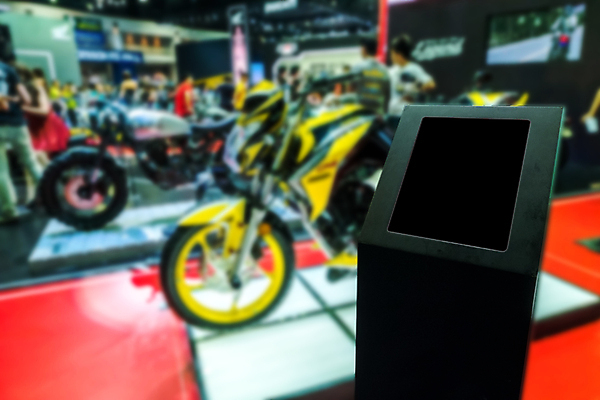 포토 JPG 해외이미지 배너 포스터 백그라운드 텍스트 통신 자동차 광고판 실내 사람없음 판매 우주 검은색 공백 흰색 메시지 사인 상업 승진 마케팅 블러 해외202004 해외포토 육상교통 컬러 알림판 내부 판 파일형식 이미지허브