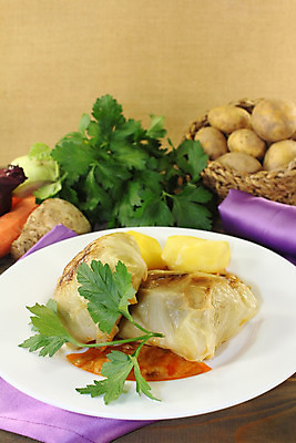 포토 JPG 해외이미지 접시 음식 감자 파슬리 육류 요리 사람없음 새싹 튀김 양배추 롤 폭식 입가심 해외202004 해외포토 식물 식기 채소 식재료 파일형식 이미지허브