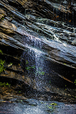 포토 JPG 해외이미지 공원 산 사람없음 물 강 달리기 햇빛 골짜기 폭포 젖음 개울 질감 암초 해외202004 해외포토 자연요소 공공시설 모션 자연 태양 파일형식 이미지허브