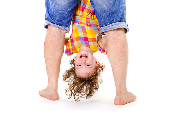 포토 JPG 해외이미지 두명 믿음 흰색 아빠 해외202004 해외포토 감정 컬러 가족 사람 파일형식 이미지허브