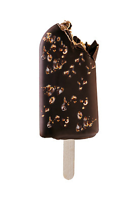 포토 JPG 해외이미지 음식 백그라운드 아이스크림 디저트 사람없음 갈색 초콜릿 견과류 바 막대기 달콤 시원함 해외202004 해외포토 컬러 맛 파일형식 이미지허브