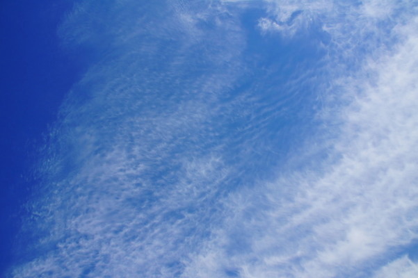 포토 JPG 해외이미지 구름 백그라운드 자연 하늘 사람없음 파란색 빛 얇은 해외202004 해외포토 자연요소 컬러 생태계 파일형식 이미지허브