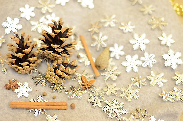 포토 JPG 해외이미지 나무 문화 음식 백그라운드 크리스마스 겨울 오렌지 과일 공 자연 탁자 휴가 새로움 귤 선물 사람없음 목재 장식 빛 갈색 우주 축제 견과류 시골 축하 소나무 신용카드 눈송이 연도 복고 엽서 호두 장면 마법 원뿔 구성 러시아인 시나몬 여의주 방식 해외202004 해외포토 도형 서양인 식물 계절 기념일 컬러 가구 컨셉 재료 눈_날씨 금융 편지 생태계 파일형식 이미지허브