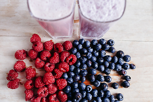 포토 JPG 해외이미지 라이프스타일 열매 음료 음식 분홍색 백그라운드 과일 유리 탁자 딸기 건강 사람없음 목재 빨간색 보라색 주스 우유 에너지 물방울 신선 칵테일 달콤 매끈함 혼합 갈증 블루베리 산딸기 밀짚 요거트 쉐이크 떨림 단백질 스무디 해외202004 해외포토 나무 식물 컬러 가구 재료 모션 재질 유제품 주류 생활 감각 맛 짚 영양소 파일형식 이미지허브