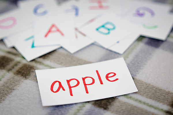 포토 JPG 해외이미지 학생 라이프스타일 알파벳 영어 교육 종이 어린이 백그라운드 텍스트 교실 학교 놀이 수업 대문자 사람없음 단어 스터디 컬러풀 카펫 유치원 회색 신용카드 가르침 닫기 편지 연습 책상 그림 만들기 소문자 해외202004 해외포토 문자 컬러 가구 모션 사람 생활 금융 학습 파일형식 이미지허브