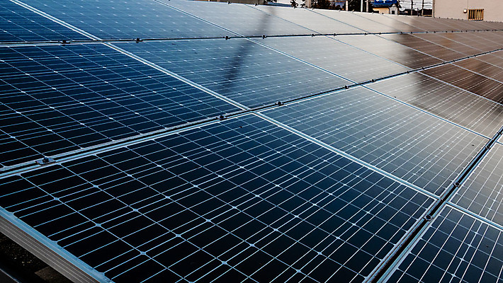 포토 JPG 해외이미지 자연 하늘 사람없음 초록색 파란색 빛 햇빛 태양 환경 맑음 에너지 판넬 태양에너지 집열판 패널 해외202004 해외포토 자연요소 컬러 날씨 그린에너지 생태계 파일형식 이미지허브