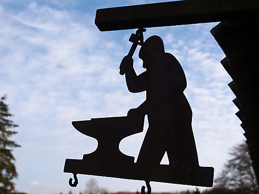 포토 JPG 해외이미지 전통 외관 실루엣 문화 벽 매달리기 미술 사람없음 장식 금속 정보 수확 화려 우아함 철 묘사 사인 복고 수공예 대장장이 철강 핸드메이드 스타일 해외202004 해외포토 컨셉 농업 모션 재질 문화예술 촬영기법 공예 파일형식 이미지허브