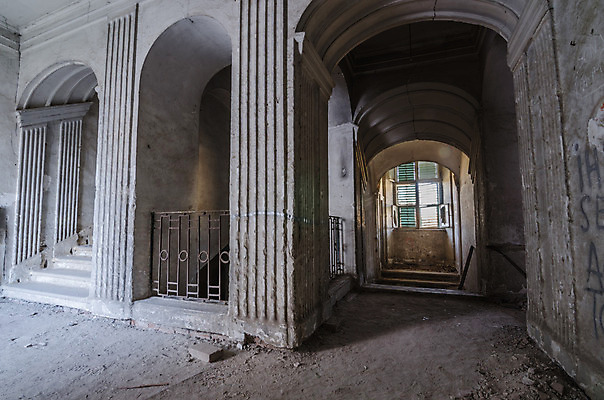 포토 JPG 해외이미지 벽 건축양식 창문 주택 이야기 사람없음 건물 탐험 역사 빌라 천연기념물 발견 떠남 무인 옛날 파멸 해외202004 해외포토 건축물 건축 컨셉 모션 파일형식 소멸 이미지허브