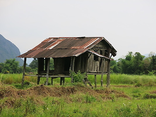 포토 JPG 해외이미지 아시아 밭 지붕 주택 사람없음 건물 목재 시골 가난 버리기 옛날 해외202004 해외포토 나무 건축물 나라 컨셉 농업 재료 모션 파일형식 이미지허브