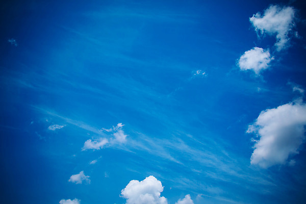 포토 JPG 해외이미지 구름 백그라운드 패턴 자연 하늘 바람 날씨 풍경 사람없음 야외 여름 파란색 빛 햇빛 태양 우주 환경 맑음 침묵 봄 자유 흰색 분위기 장면 천국 솜털 스카이라인 내추럴 오존 해외202004 해외포토 자연요소 계절 컬러 컨셉 무늬 소리 생태계 파일형식 이미지허브