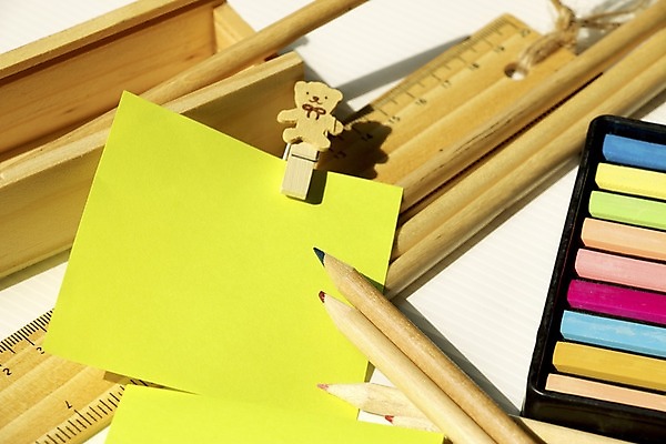 포토 JPG 해외이미지 자 사람없음 연필 메시지 신학기 크레파스 해외202004 해외포토 문구용품 학용품 필기구 파일형식 이미지허브