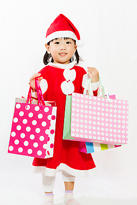 포토 JPG 해외이미지 전통 응시 계절 여자 행복 문화 어린이 백그라운드 컨셉 크리스마스 가방 휴가 기념 선물 한명 사람 동양인 이벤트 쇼핑 산타클로스 판매 중국 기쁨 흰색 축하 인사 적재 클라우스 해외202004 해외포토 1 시선 잡화 기념일 감정 아시아 컬러 인종 예절 파일형식 이미지허브