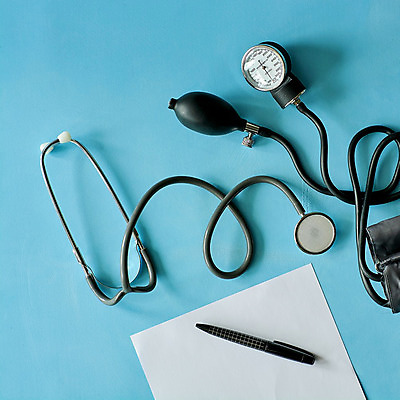 포토 JPG 해외이미지 종이 과학 백그라운드 컨셉 비즈니스 청진기 건강 병원 사람없음 치료 약 펜 건강관리 공백 고통 흰색 질병 약국 준비 처방 테라피 중독 조제 돌봄 치료제 항생제 카피스페이스 해외202004 해외포토 감정 컬러 의학 의료기기 모션 관리 필기구 뷰티 만들기 파일형식 이미지허브