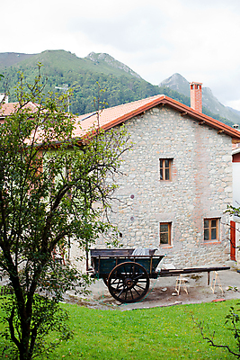 포토 JPG 해외이미지 나무 날씨 주택 취미 사람없음 정원 카트 수확 시골 바퀴 시골집 복고 해외202004 해외포토 식물 농업 건물 파일형식 이미지허브