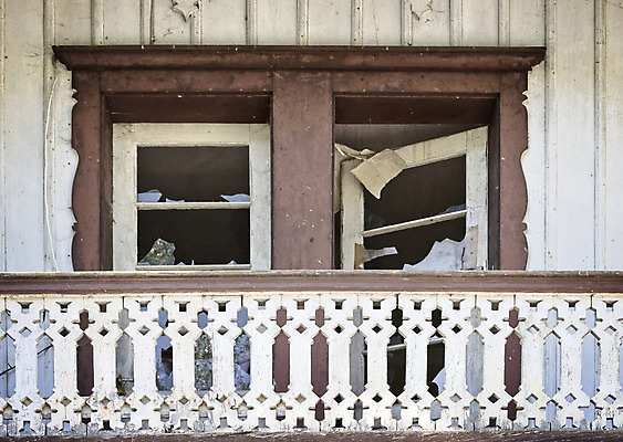 포토 JPG 해외이미지 유적 창문 주택 사람없음 목재 흰색 구식 깨짐 옛날 파멸 해외202004 해외포토 나무 전통 컬러 컨셉 재료 건물 파일형식 소멸 이미지허브