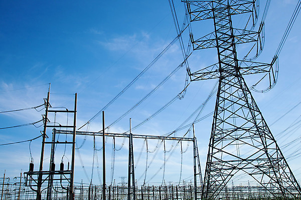 포토 JPG 해외이미지 산업 선 건축양식 하늘 프레임 사람없음 파란색 환경 탑 금속 힘 장비 발전기 에너지 역 위험 큼 전염 철사 볼트 봉 엔진 공학 세대 분배 전압 철강 현재 힘찬 공급 해외202004 해외포토 건축물 교육 건축 컬러 컨셉 교통시설 재질 발전소 공구 질병 크기 감염 파일형식 이미지허브