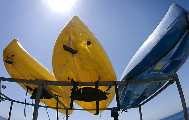 포토 JPG 해외이미지 라이프스타일 스포츠 하늘 건강 사람없음 야외 태양 노란색 보트 다이빙 캘리포니아 카약 뱃놀이 신발장 해외202004 해외포토 자연요소 컬러 배_교통 생활 전통놀이 수영 미국 수상스포츠 수중스포츠 파일형식 이미지허브