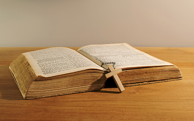 포토 JPG 해외이미지 교육 종교 종이 백그라운드 십자가 탁자 날씨 사람 사람없음 목재 책 가로 빛 독서 갈색 검은색 성경 손상 수확 골동품 기도 얼룩 오픈 영혼 황금 싱글 문서 복고 법 과거 슛 문학 페이지 스크래치 빛망울 구식 세피아 엘리먼트 옛날 회복 해외202004 해외포토 나무 컬러 가구 컨셉 농업 재료 종교용품 촬영기법 파일형식 이미지허브