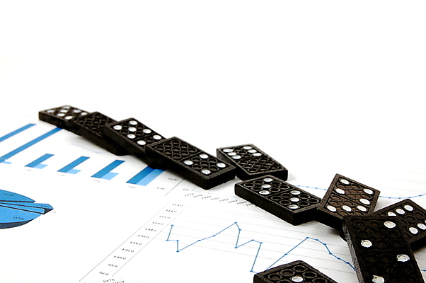 포토 JPG 해외이미지 그래프 사람없음 경제 넘어짐 도미노 쓰러짐 해외202004 무너짐 해외포토 모션 파일형식 이미지허브