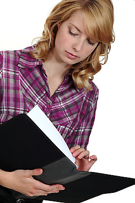 포토 JPG 해외이미지 직업 1 응시 여자 행복 얼굴 포즈 백그라운드 비즈니스 사업가 한명 미소 동양인 정장 경제 빛 금발 사무실 숫자 매력적 흰색 표현 신선 업무 비즈니스우먼 그림 파일 폴더 비서 정중 해외202004 해외포토 문자 헤어스타일 시선 옷 감정 컬러 컨셉 표정 사람 인종 신체부위 작업 직장인 파일형식 이미지허브