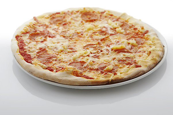 포토 JPG 해외이미지 접시 토마토 치즈 피자 패스트푸드 육류 사람없음 식사 이탈리아 햄 피자집 해외202004 해외포토 식기 유럽 채소 식재료 유제품 서양음식 상점 인스턴트 파일형식 이미지허브