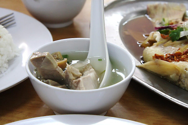 포토 JPG 해외이미지 전통 접시 아시아 음식 돼지고기 요리 동양인 사람없음 식당 식사 중국 사발 수프 후추 해외202004 해외포토 식기 나라 육류 인종 상점 사기그릇 향신료 파일형식 이미지허브